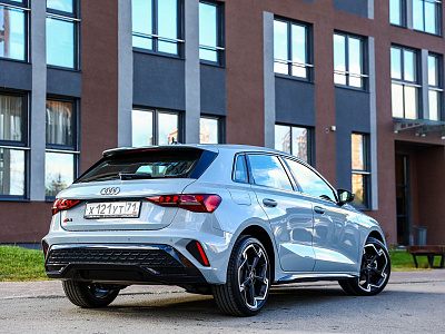Audi A3 серый 2025
