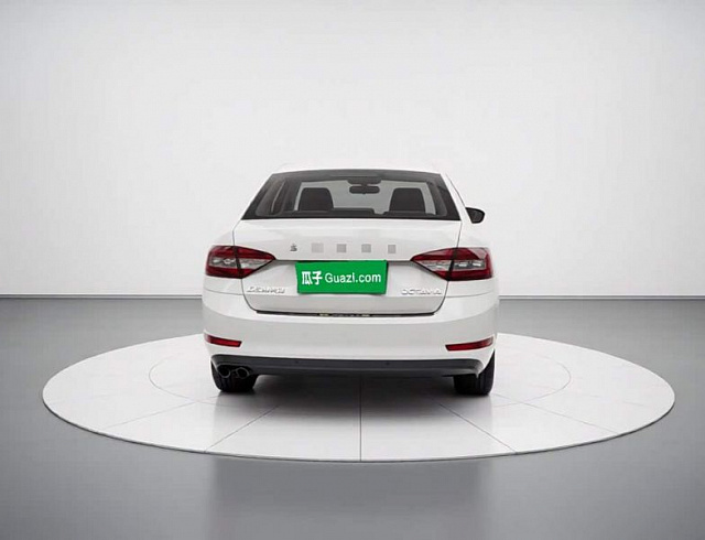 Skoda Octavia 1.5 л 2021 г. Белый, пробег 26600 км