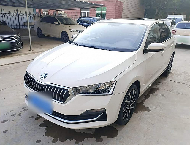 Skoda Rapid 1.5 л 2022 г. Белый, пробег 44400 км