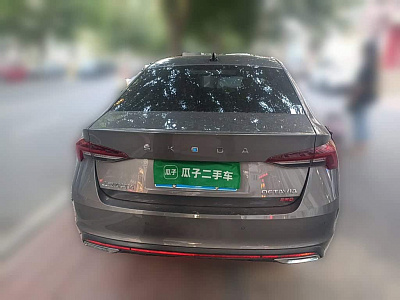 Skoda Octavia 1.4 л 2022 г. Серебристо-серый, пробег 21500 км