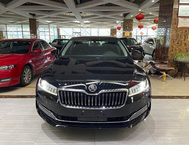Skoda Superb 1.4 л 2023 г. Чёрный, пробег 27000 км