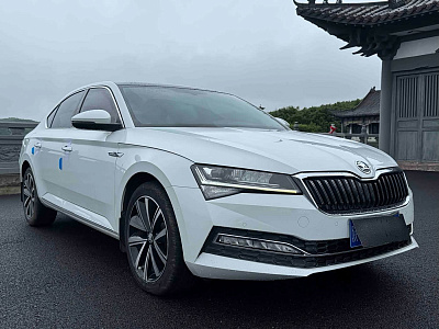 Skoda Superb 1.4 л 2023 г. Белый, пробег 41000 км