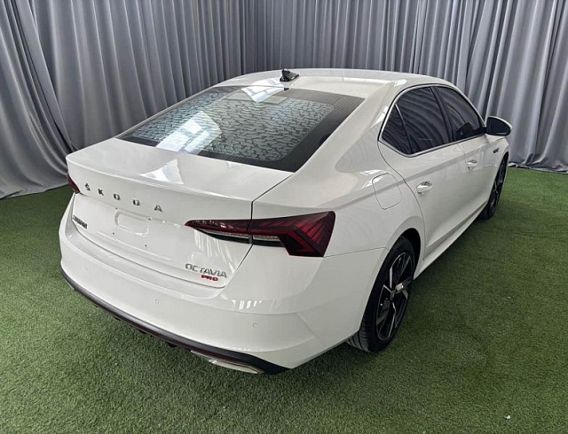 Skoda Octavia 1.4 л 2022 г. Белый, пробег 45000 км