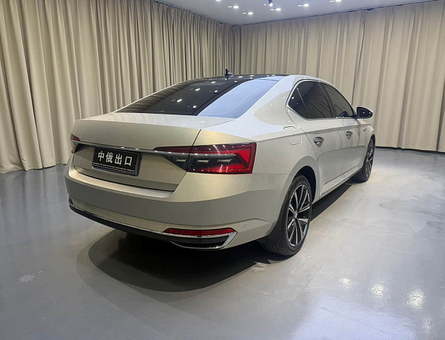 Skoda Superb 1.4 л 2023 г. шампань/коричневый, пробег 47000 км