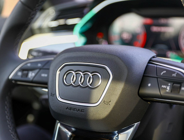 Audi Q3 серый 2026