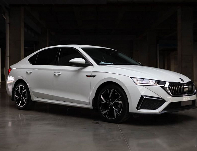 Skoda Octavia 1.4 л 2022 г. Белый, пробег 24800 км