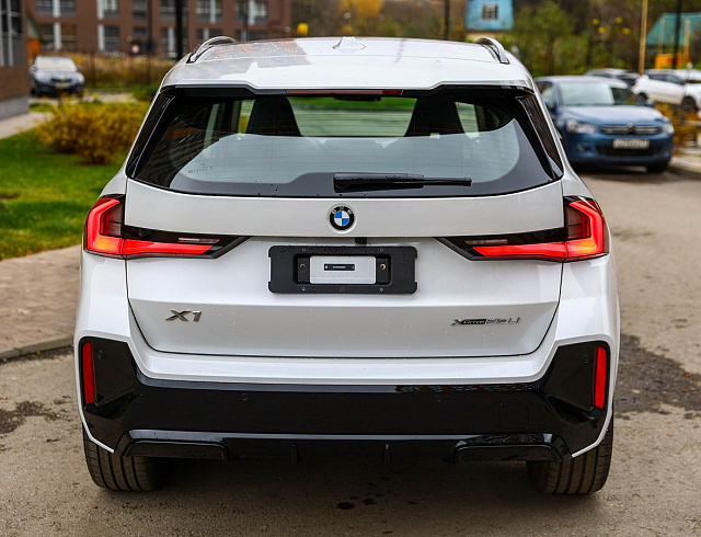 BMW X1 белый 2026