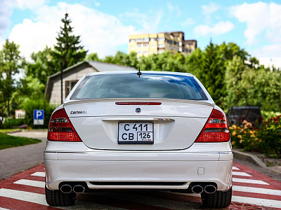 Mercedes-Benz E-Класс белый 2005