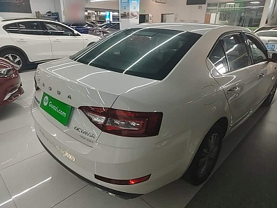 Skoda Octavia 1.2 л 2021 г. Белый, пробег 39900 км