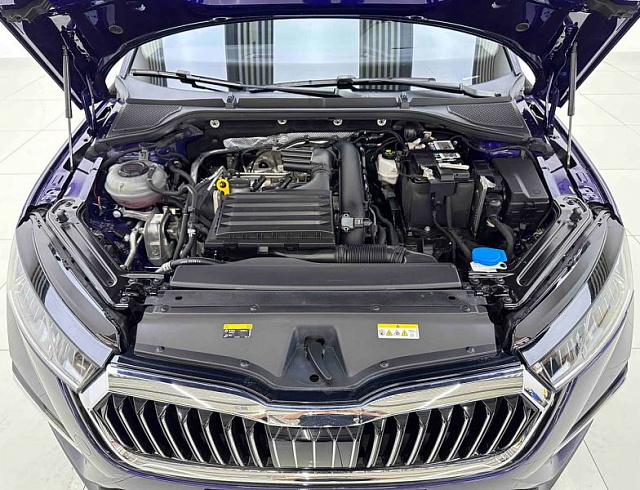 Skoda Octavia 1.4 л 2021 г. красный/фиолетовый, пробег 37800 км
