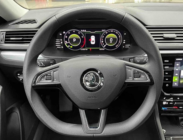 Skoda Superb 1.4 л 2024 г. Серебристо-серый, пробег 12700 км