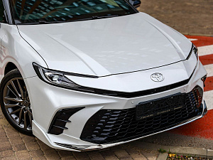 Toyota Camry белый 2026