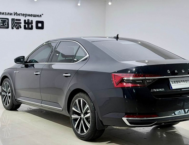 Skoda Superb 1.4 л 2024 г. Чёрный, пробег 9000 км