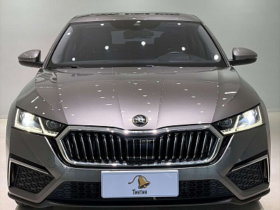 Skoda Octavia 1.4 л 2022 г. Серебристо-серый, пробег 24000 км
