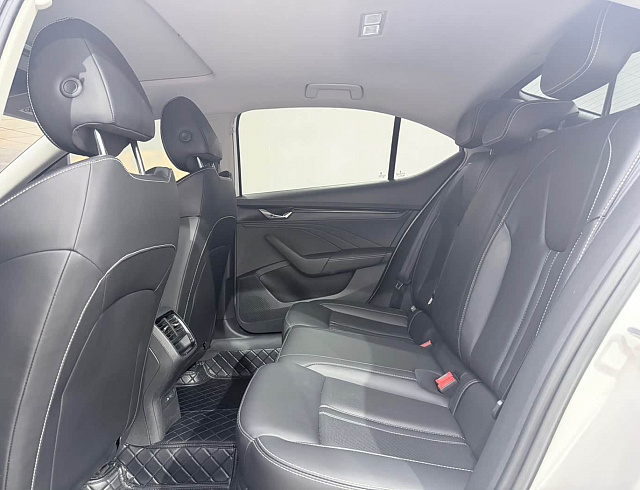 Skoda Octavia 1.4 л 2023 г. Белый, пробег 21000 км