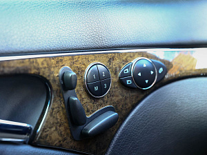 Mercedes-Benz E-Класс белый 2005
