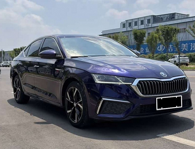 Skoda Octavia 1.4 л 2022 г. Голубой, пробег 19000 км