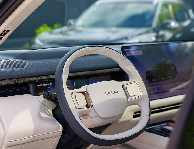 Lynk & Co 900 черный 2025