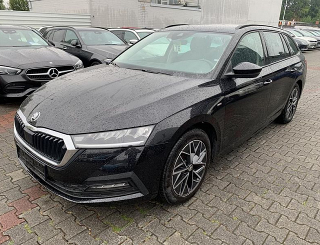 Skoda Octavia 2022 г. Чёрный, пробег 42733 км