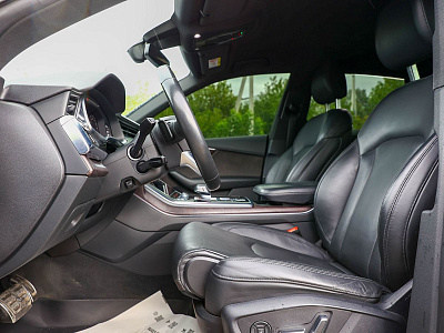 Audi Q8 белый 2018