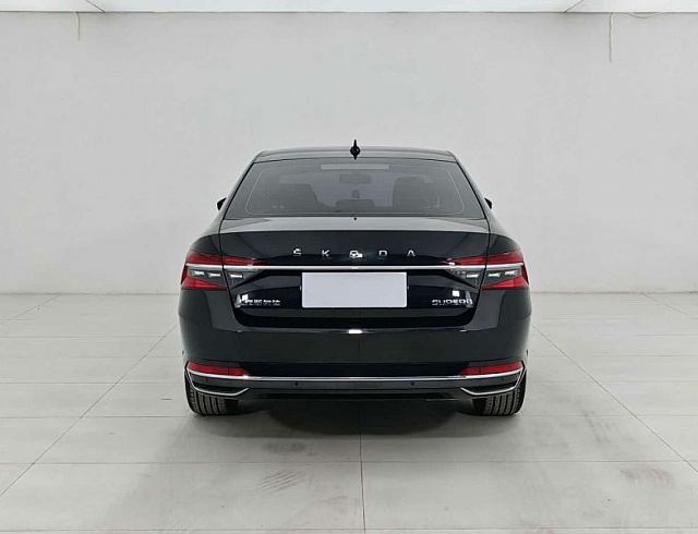Skoda Superb 1.4 л 2024 г. Чёрный, пробег 19100 км