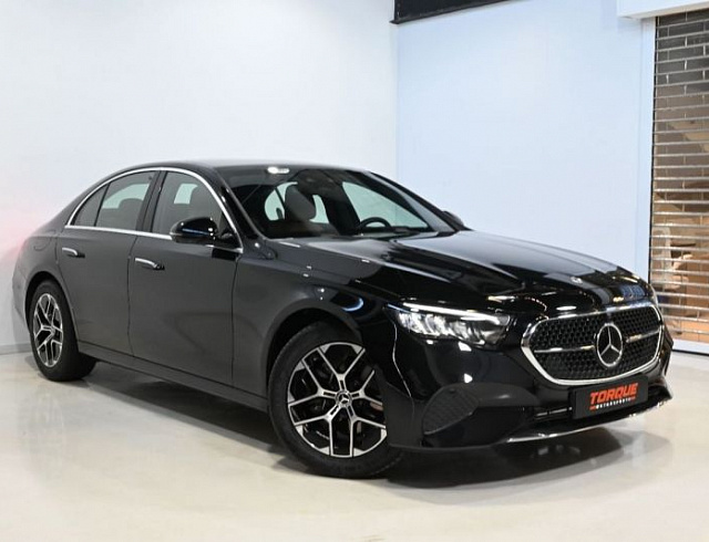 Mercedes Benz E200 2.0 л 2026 г. Чёрный, пробег 18 км