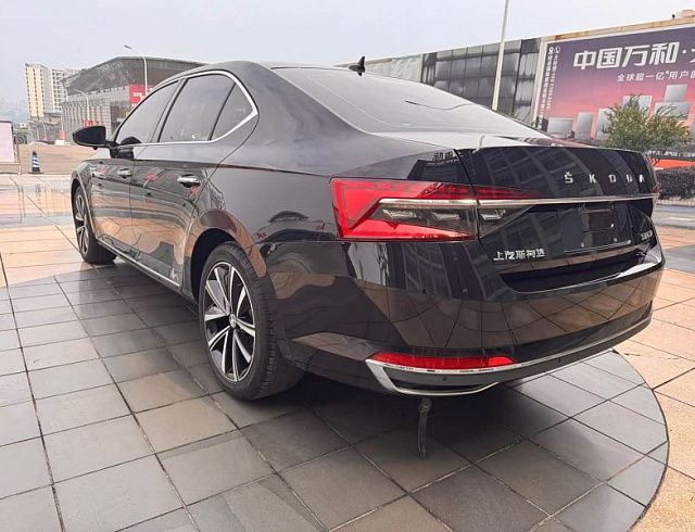 Skoda Superb 1.4 л 2023 г. Чёрный, пробег 19500 км