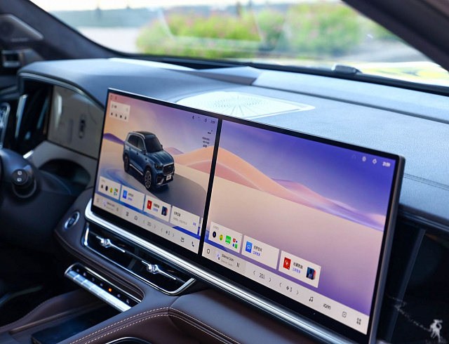 Geely Monjaro серый 2026