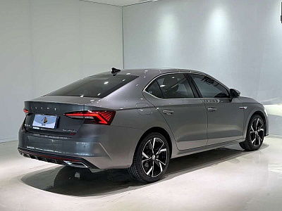 Skoda Octavia 1.4 л 2022 г. Серебристо-серый, пробег 24000 км