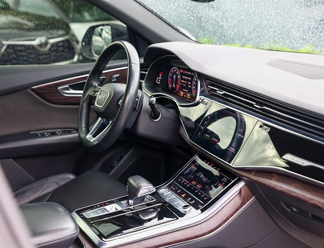 Audi Q8 белый 2018