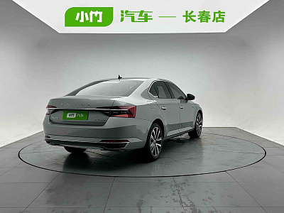 Skoda Superb 1.4 л 2022 г. Серебристо-серый, пробег 43000 км