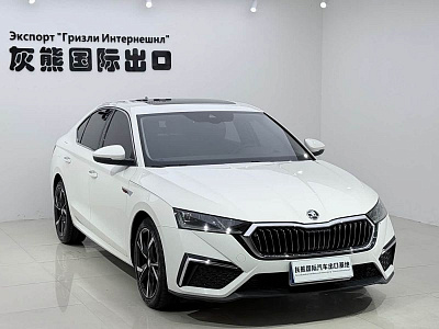Skoda Octavia 1.4 л 2022 г. Белый, пробег 14000 км