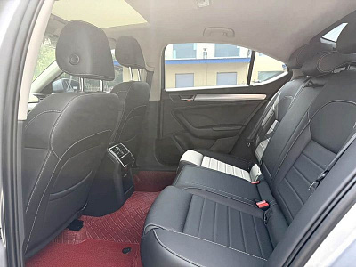 Skoda Superb 1.4 л 2024 г. Серебристо-серый, пробег 4000 км