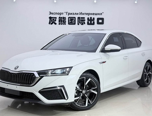 Skoda Octavia 1.4 л 2024 г. Белый, пробег 6000 км