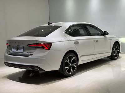 Skoda Octavia 1.4 л 2022 г. Белый, пробег 29000 км