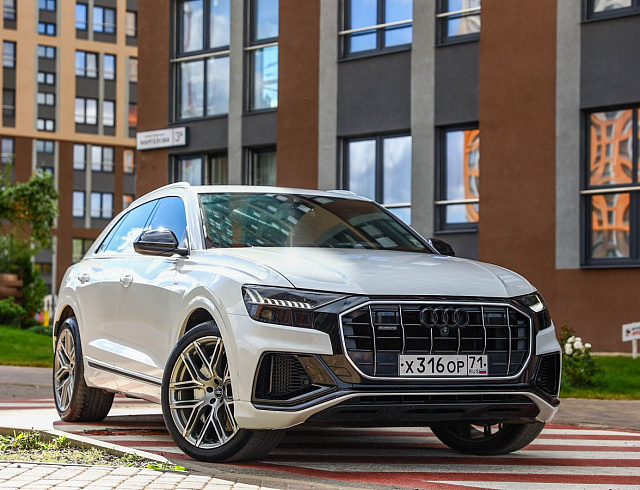 Audi Q8 белый 2018