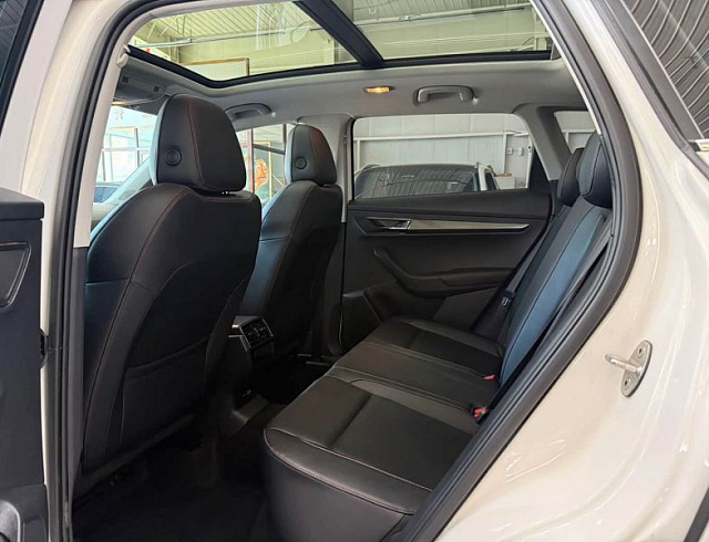 Skoda Karoq 1.4 л 2023 г. Белый, пробег 27000 км