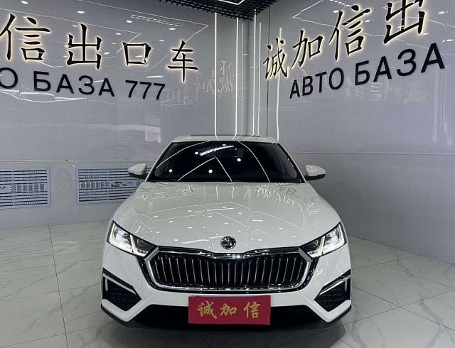 Skoda Octavia 1.4 л 2022 г. Белый, пробег 30000 км