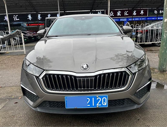 Skoda Octavia 1.4 л 2022 г. шампань/коричневый, пробег 33000 км