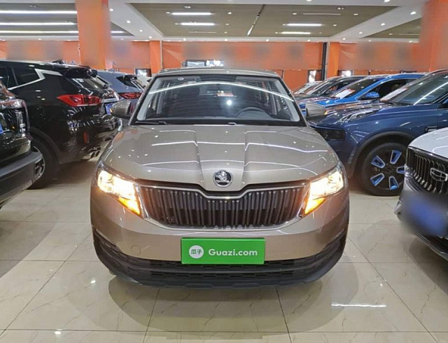 Skoda Kamiq 1.5 л 2021 г. шампань/коричневый, пробег 32400 км