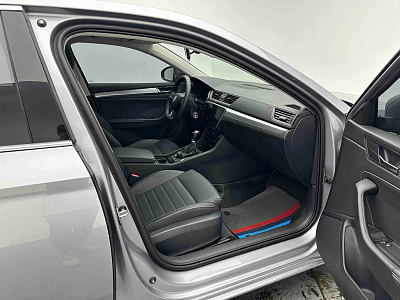 Skoda Superb 1.4 л 2022 г. Серебристо-серый, пробег 43000 км