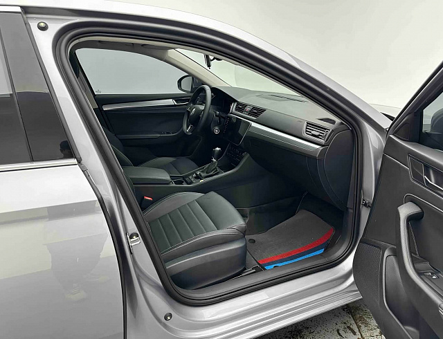 Skoda Superb 1.4 л 2022 г. Серебристо-серый, пробег 43000 км