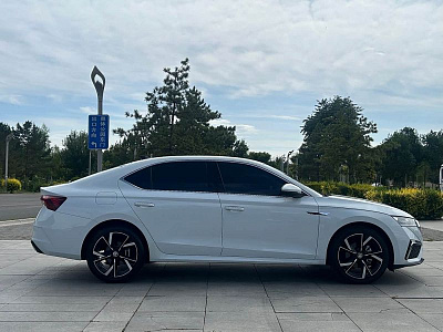 Skoda Octavia 1.4 л 2024 г. Белый, пробег 5000 км