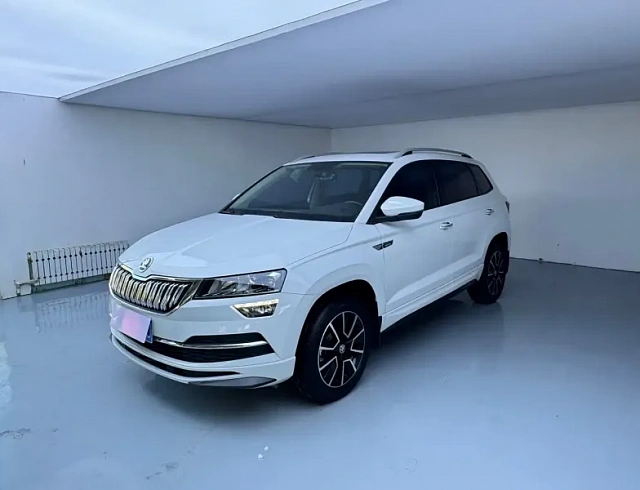 Skoda Karoq 1.4 л 2023 г. Белый, пробег 33000 км