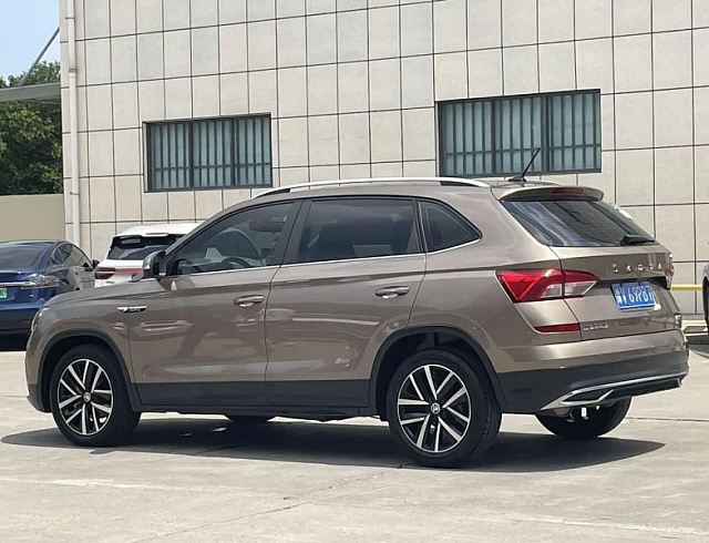 Skoda Kamiq 1.5 л 2023 г. шампань/коричневый, пробег 8300 км
